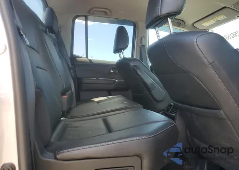 2017 Honda Ridgeline Rtl z USA, uszkodzony, nr VIN 5FPYK3F65HB012868